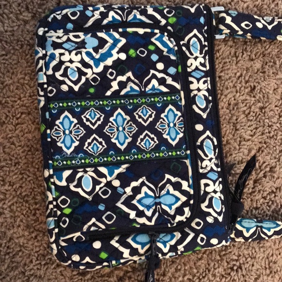 Vera Bradley cross body*NEGOTIABLE* - Picture 2 of 4